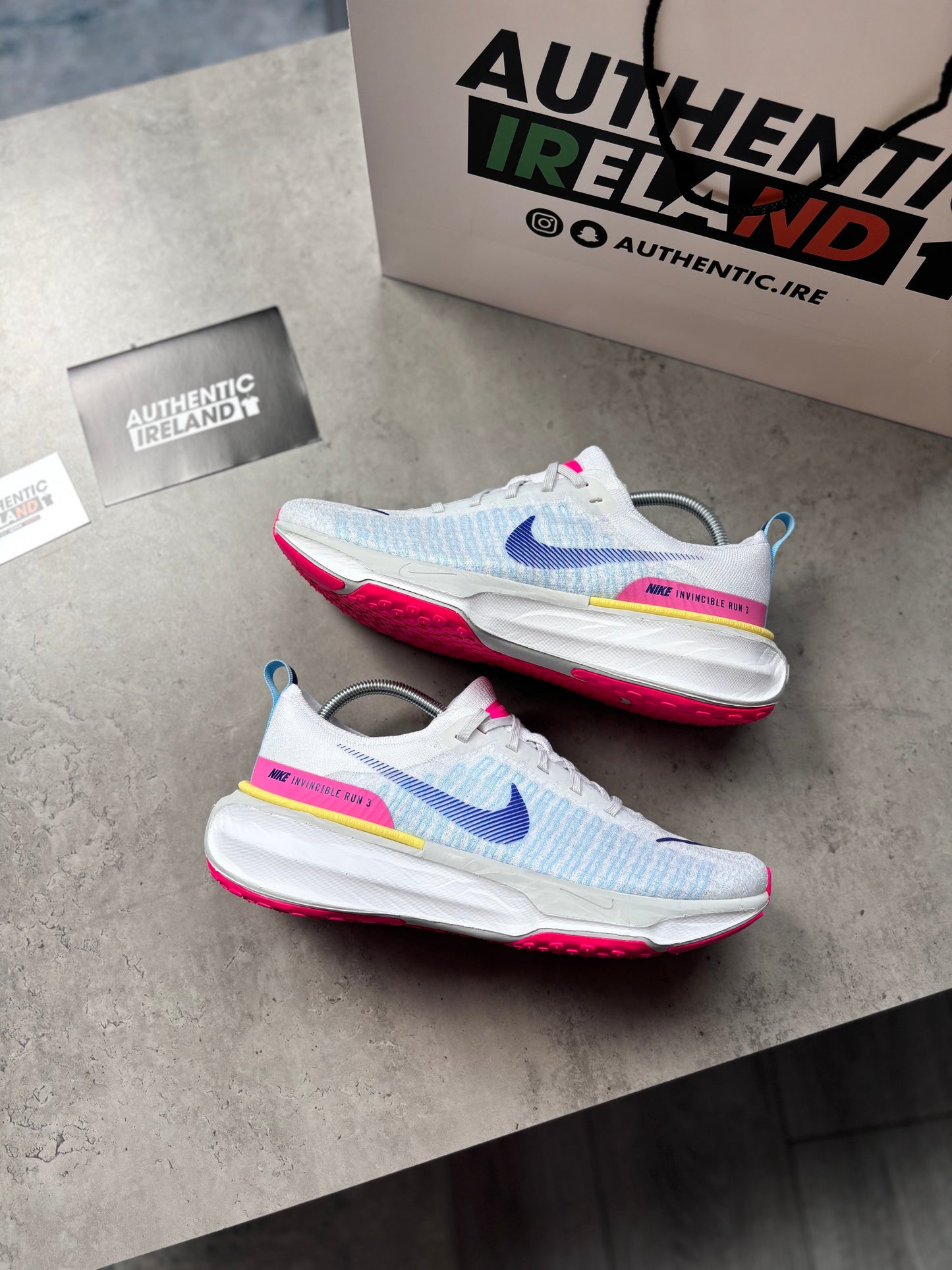 NIKE ZOOMX INVINCIBLE - HYPER PINK/ROYAL BLUE