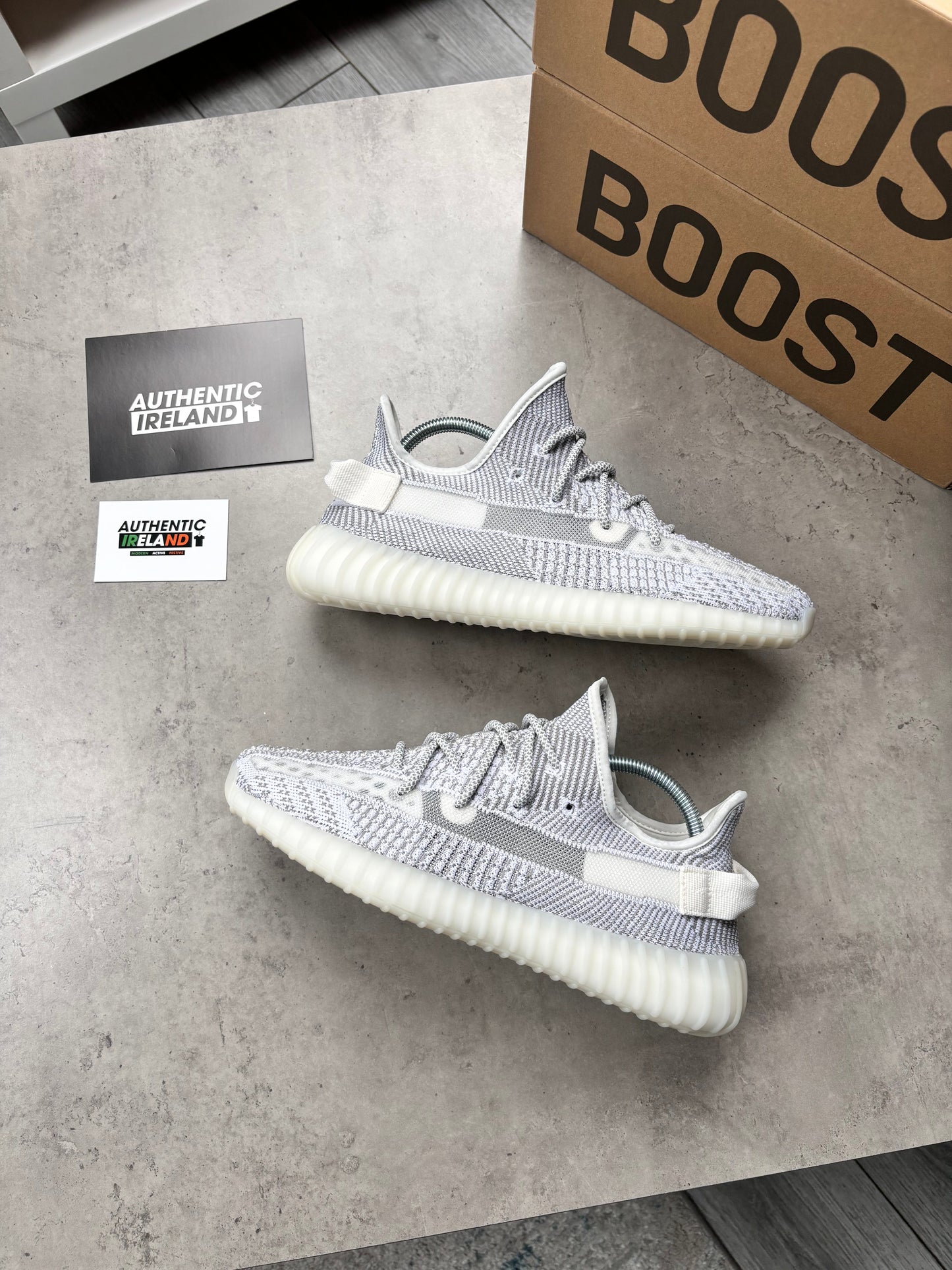 YEEZY BOOST 350 V2 - STATIC GREY