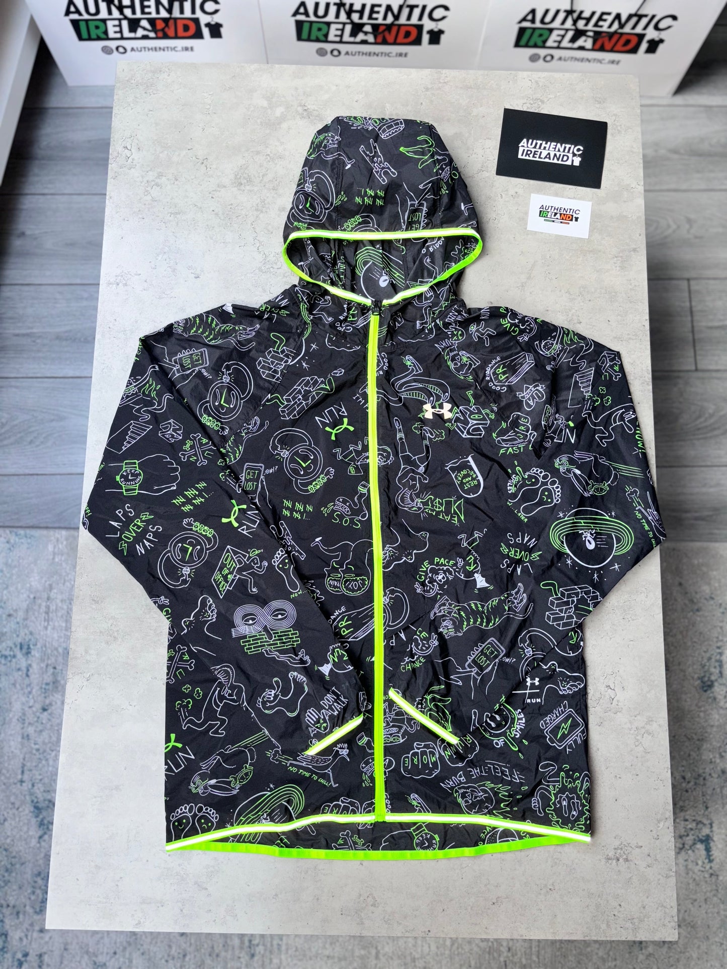 UNDER ARMOUR ALL-OVER GRAPHIC JACKET - NEON GREEN/BLACK